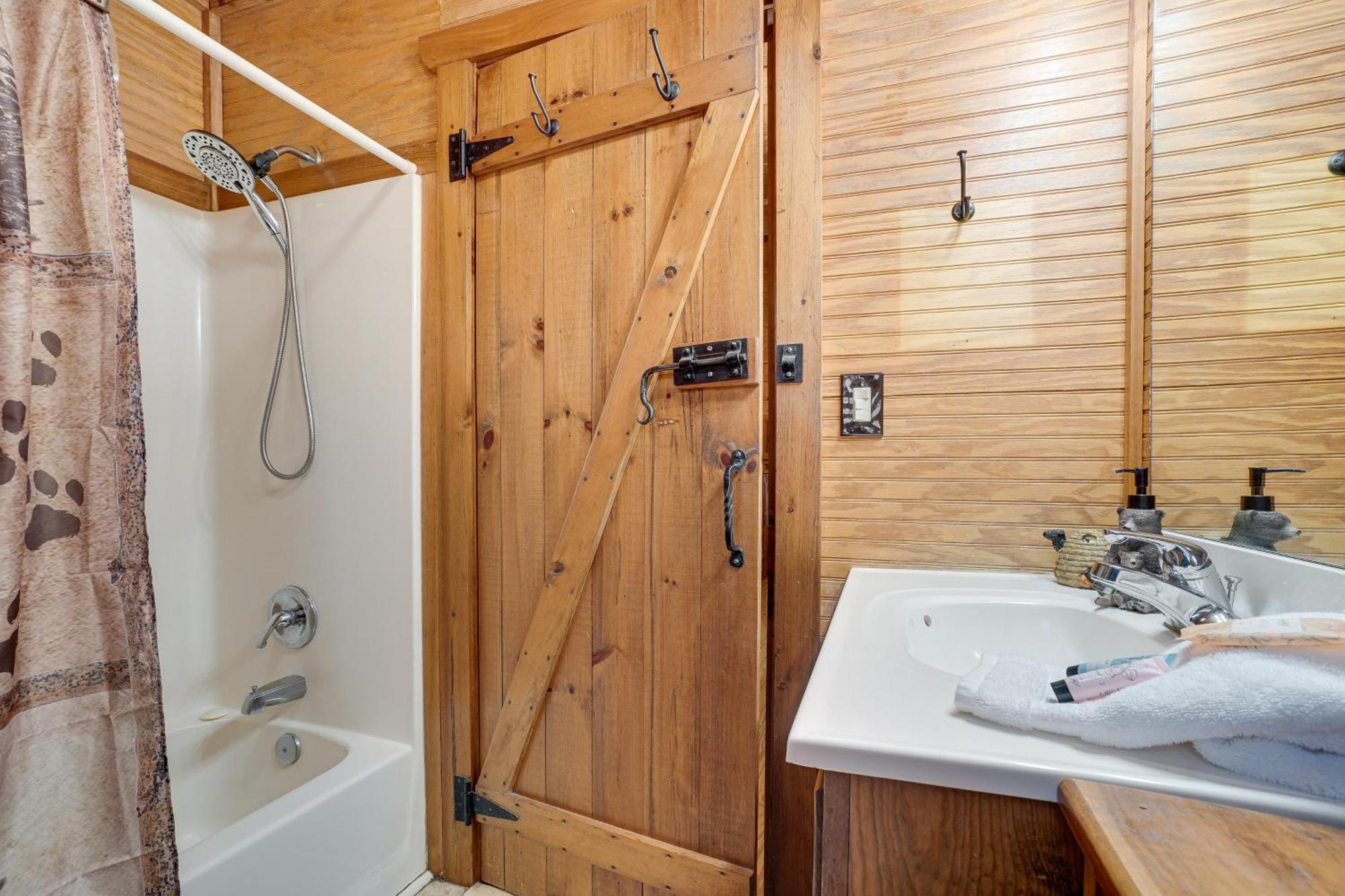 Secluded Family Retreat In Dahlonega With Hot Tub! Villa Buitenkant foto